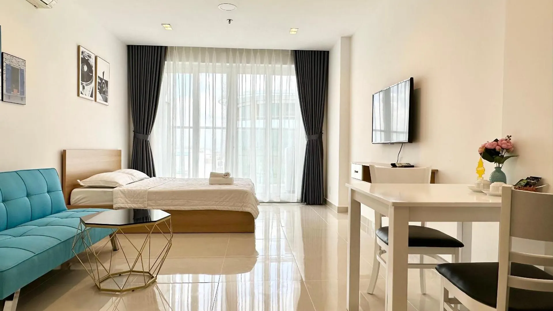 Teddy Apartment At Sky Center Luxury Ho Chi Minh City